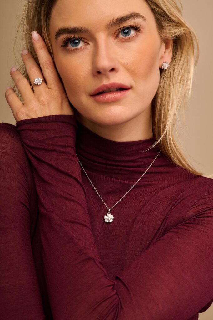 diamante bloemen collectie witgouden ketting ring en oorbellen