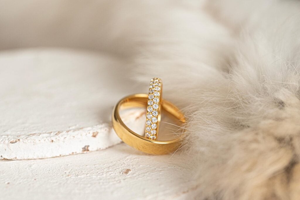 geelgouden trouwringen met diamant